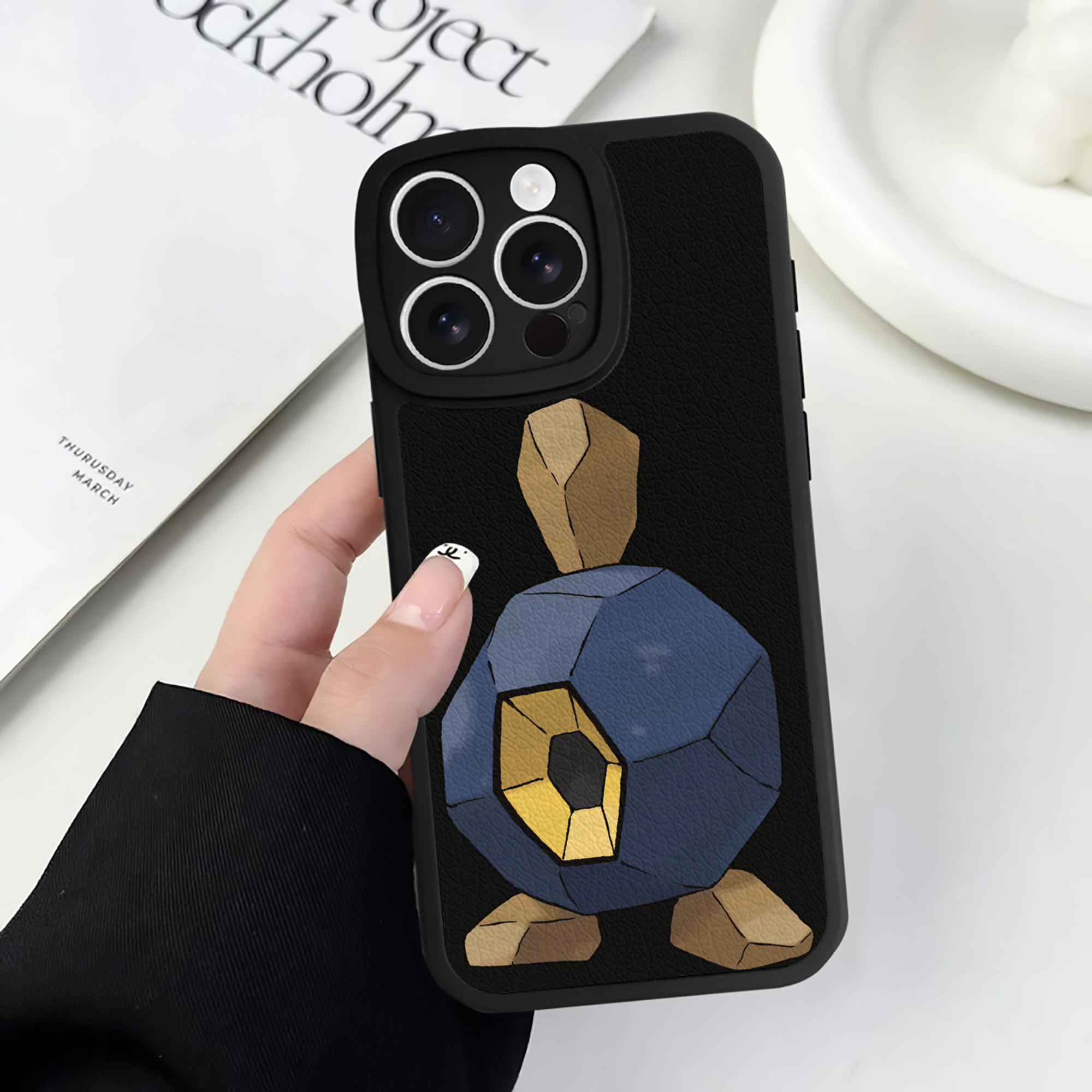 （画像用） ポケットモンスター Pokémon 【iPhone 16シリーズ対応】シリコンスマホケース（レザー調） 材質：シリコン